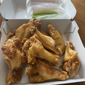 Buffalo Wild Wings - No Sauce Wings - Chicken Wings Near Me - North Brunswick Township, New Jersey