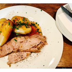 Josefa - Der bayrischer Klassiker - Bio Schweinsbraten mit Kartoffeln im Dunkelbiersoß'