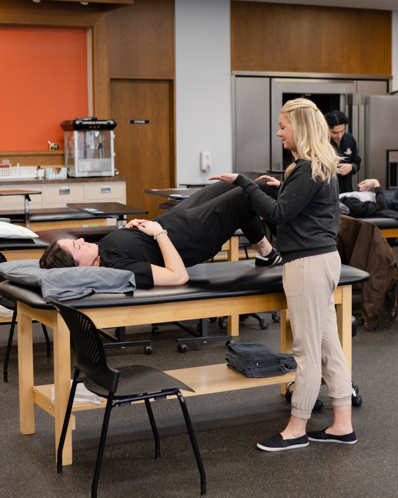 Steppin' Up Physical Therapy Logo