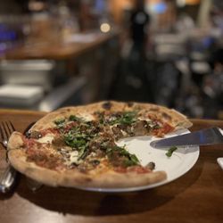 Fox's Den - Great za! (Sausage, mushroom, basil)