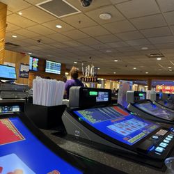 Saganing Eagles Landing Casino & Hotel - Bar and games