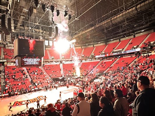 Thomas & Mack Center by null