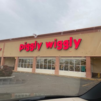 Piggly Wiggly - View of store entrance from parking lot - Grocery Near Me - Charleston, South Carolina Piggly Wiggly - View of store entrance from parking lot - Grocery Near Me - Charleston, South Carolina