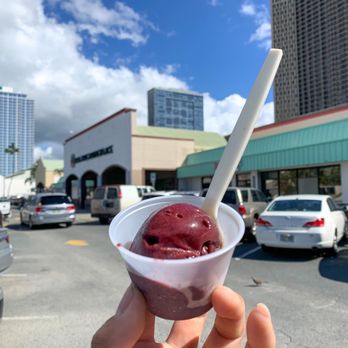 Waffle and Berry - Extra scoop of açaí - Waffles Near Me - Honolulu, Hawaii