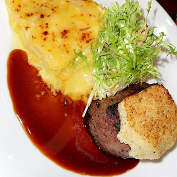 Frog Hollow Tavern - Mac 'n Cheese Horseradish crusted filet - Wine Bars Near Me - Augusta, Georgia Frog Hollow Tavern - Mac 'n Cheese Horseradish crusted filet - Wine Bars Near Me - Augusta, Georgia