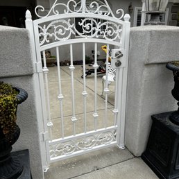 Front yard courtyard gate