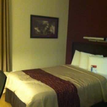 Red Roof PLUS+ Boston - Logan - Bed - Hotels Near Me - Saugus, Massachusetts