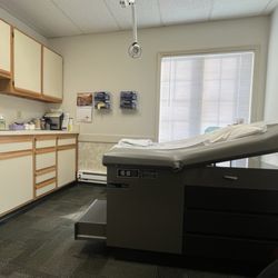 Saye Gette & Diamond Dermatalogy Associates - One of Dr. Stephanie Diamond's exam rooms