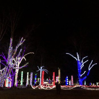 Cultus Lake Provincial Park - Christmas lights at main beach - Hiking Near Me