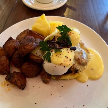Tilikum Place Cafe - Benedict - New American Near Me - Seattle, Washington