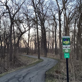 York Woods - Beginning of wooded trail (Salt Creek trail). - Hiking Near Me - Oak Brook, Illinois York Woods - Beginning of wooded trail (Salt Creek trail). - Hiking Near Me - Oak Brook, Illinois