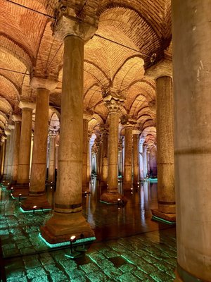 Basilica Cistern by null