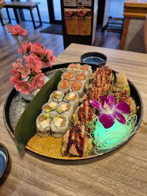 Udon Kaisha (Sushi & Noodles) by null