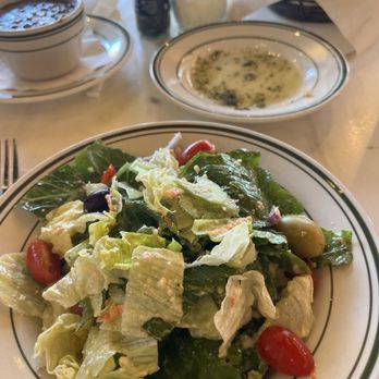 Mandolas Italian Kitchen - Jacksonville - House salad - Italian Near Me - Jacksonville, Florida Mandolas Italian Kitchen - Jacksonville - House salad - Italian Near Me - Jacksonville, Florida