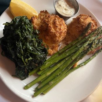 Turner's Seafood - Salem - Crab Cakes Dinner with spinach and asparagus - Seafood Near Me - Salem, Massachusetts Turner's Seafood - Salem - Crab Cakes Dinner with spinach and asparagus - Seafood Near Me - Salem, Massachusetts