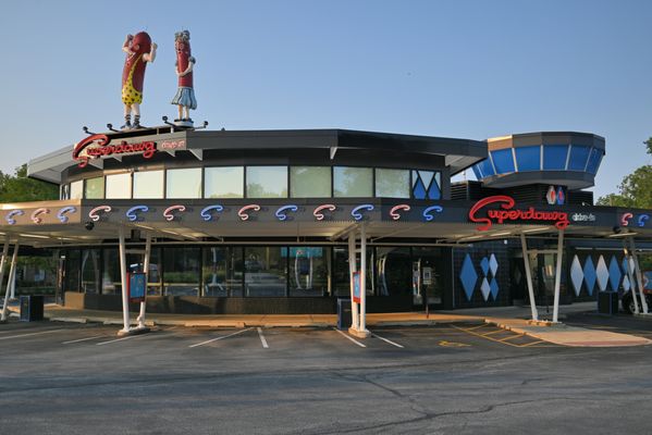 Superdawg Drive-In by null