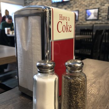 Dunlop Street Diner - cute table set up - Diners Near Me - Barrie, Ontario Dunlop Street Diner - cute table set up - Diners Near Me - Barrie, Ontario