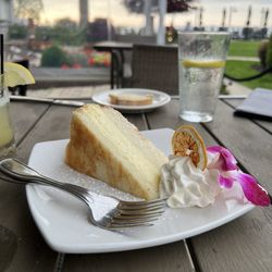 Crosswinds Grille - Italian lemon cake