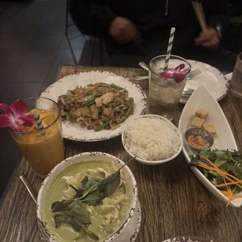 Thai District - Green cure Lemongrass Ice Tea Drunken Noodle, Green Curry - Thai Near Me - Long Beach, California Thai District - Green cure Lemongrass Ice Tea Drunken Noodle, Green Curry - Thai Near Me - Long Beach, California