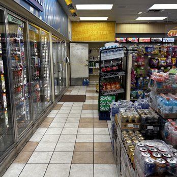 ampm - a view of a grocery store - Convenience Stores Near Me - Mojave, California