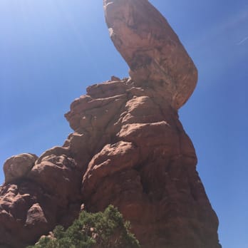 Arches National Park - Balanced rock - Parks Near Me