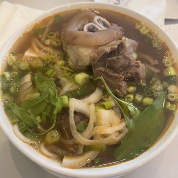 Mama Lau va Oc - Bun bo hue. Not at all spicy - Vietnamese Near Me - Orlando, Florida Mama Lau va Oc - Bun bo hue. Not at all spicy - Vietnamese Near Me - Orlando, Florida