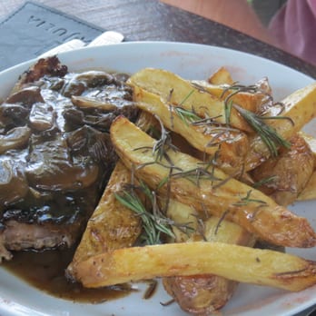 Villa Julia - Steak in a mushroom gravy with fries. - Restaurants Near Me - Tigre, C