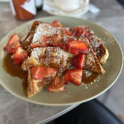 Orange Bakery - French Toast w/ Strawberries
