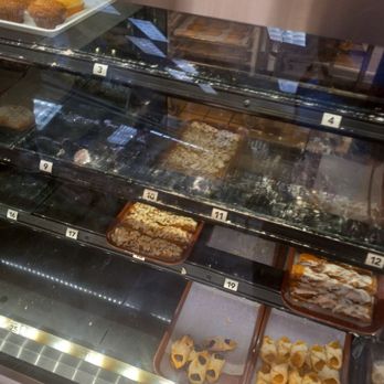 Henry's - MUFFINS - Grocery Near Me - Beverly, Massachusetts