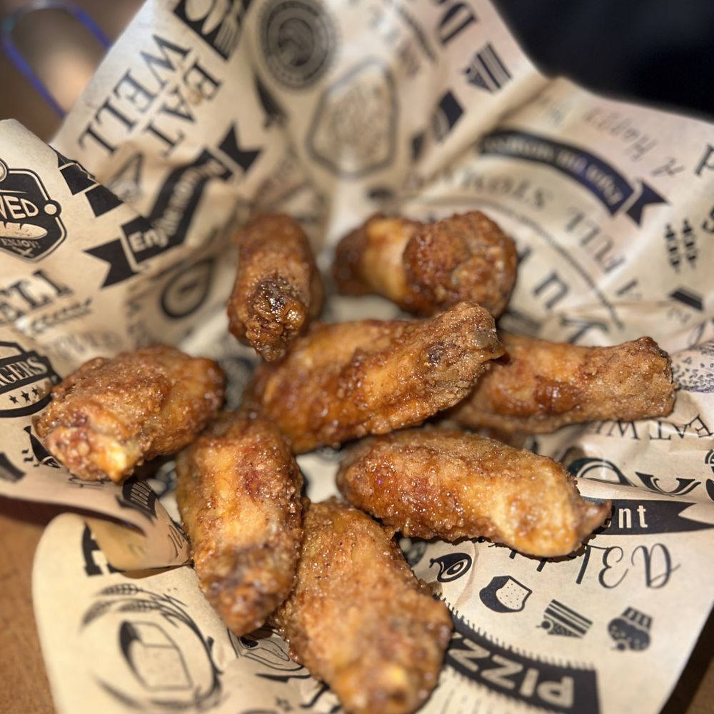 Five Senses - Soy Garlic Chicken Wings - 8pc (~$25) - Korean Near Me - New York, New York Five Senses - Soy Garlic Chicken Wings - 8pc (~$25) - Korean Near Me - New York, New York