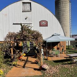 Hummingbird Hills Winery - Outside entrance.