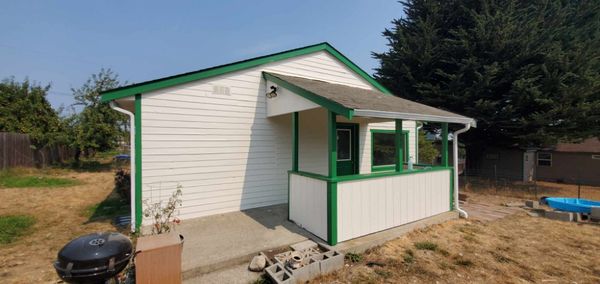 Exterior Painting - I offer exterior and interior painting for Commercial and Residential! Please contact me today for a Free Estimate!