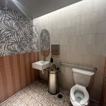 Sampaguita - Bathroom - Ice Cream & Frozen Yogurt Near Me - Orlando, Florida Sampaguita - Bathroom - Ice Cream & Frozen Yogurt Near Me - Orlando, Florida