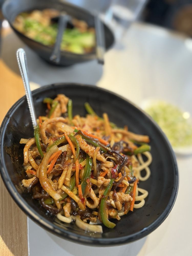Season's Noodles & Dumplings Garden Logo