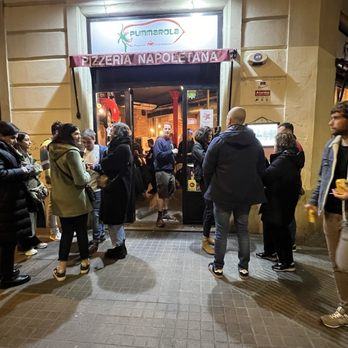 Pummarola - Expect a wait on a Saturday night - Pizza Near Me - Barcelona, B Pummarola - Expect a wait on a Saturday night - Pizza Near Me - Barcelona, B