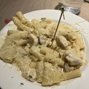 Molly's Restaurant & Bar - Chicken Carbonara without bacon - American Near Me - Hanover, New Hampshire Molly's Restaurant & Bar - Chicken Carbonara without bacon - American Near Me - Hanover, New Hampshire