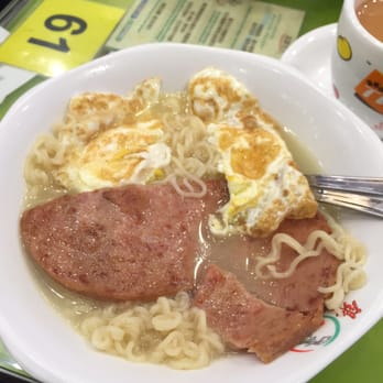 銀龍粉麵茶餐廳 - Spam and egg with ramen noodles! - Hong Kong Style Cafe Near Me - Hong Kong, HK