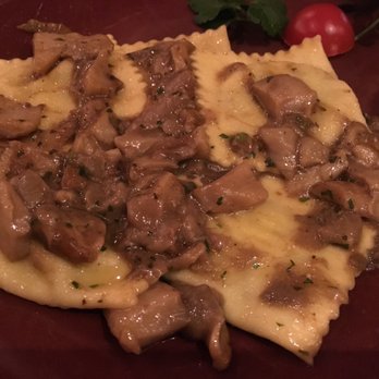 La Cantinetta Osteria con Cucina - Ricotta Cheese and Spinach Ravioli with Wild Porcini Mushrooms Sauce - Italian Near Me - Florence, FI