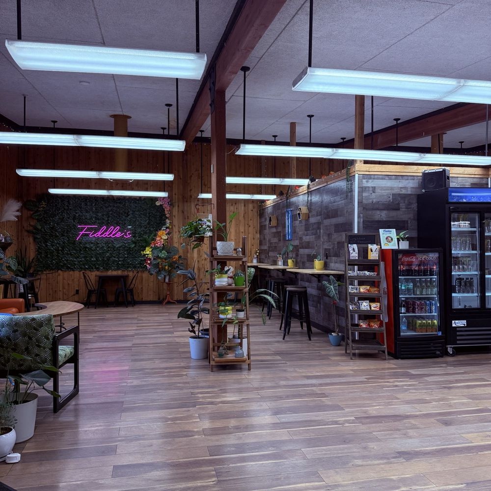 Fiddle's Lunch Box - Lots of space and super clean! - Salad Near Me - Yakima, Washington