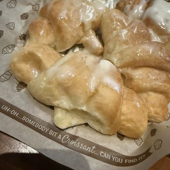 Cheddar's Scratch Kitchen - Honey Butter Croissants - American Near Me - Mesquite, Texas Cheddar's Scratch Kitchen - Honey Butter Croissants - American Near Me - Mesquite, Texas