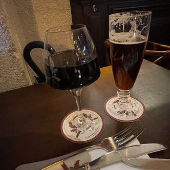 Le Saint Germain - Bordeaux and Belgian - Brasseries Near Me - Paris, 75 Le Saint Germain - Bordeaux and Belgian - Brasseries Near Me - Paris, 75