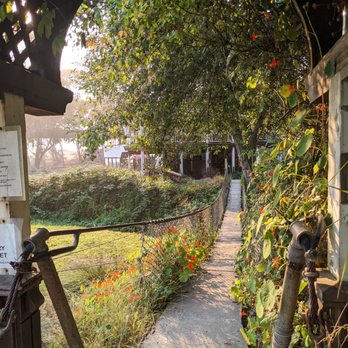 Howard Creek Ranch - bridge to the main inn building/Beach House cabin - Bed & Breakfast Near Me - Westport, California