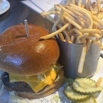 Summer House - Cheeseburger happy hour - New American Near Me - Las Vegas, Nevada