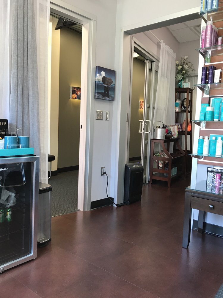 Sola Salons - Brennan Station Logo