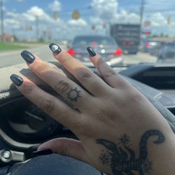 Q Nails - Nails