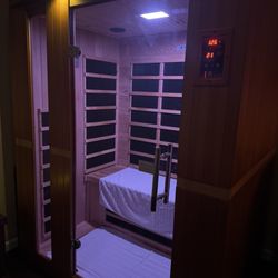 The Om Spa - 20 min. Infrared sauna session