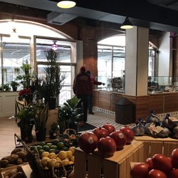 Le Petit Monstre - Produce and plants.