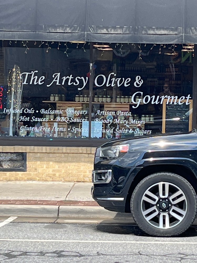 The Artsy Olive Logo