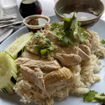 Ruen Pair - Chicken Over Rice - Thai Near Me - Los Angeles, California Ruen Pair - Chicken Over Rice - Thai Near Me - Los Angeles, California