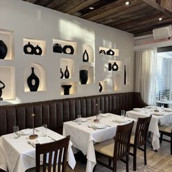 The Cove Restaurant & Oyster Bar - Inside dining